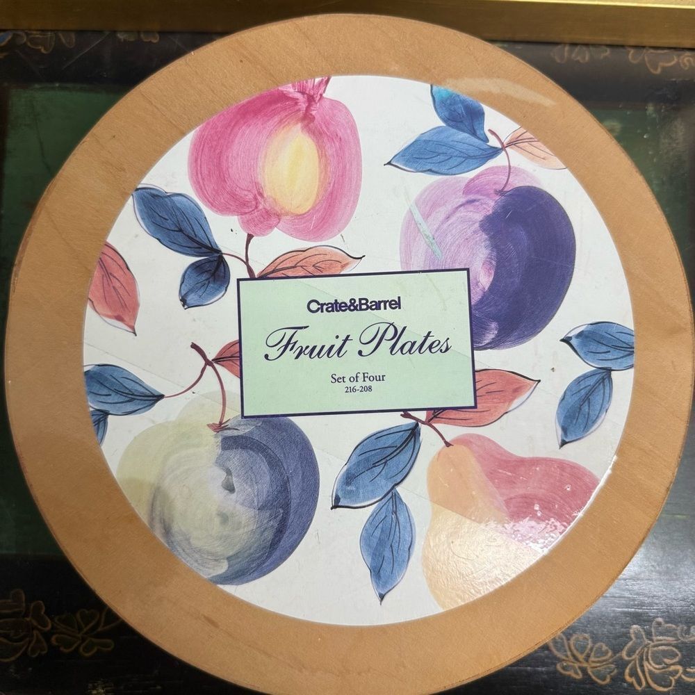 Crate & Barrel hand painted Fruit Plates set of 4  8 inch made in pizzato Italy